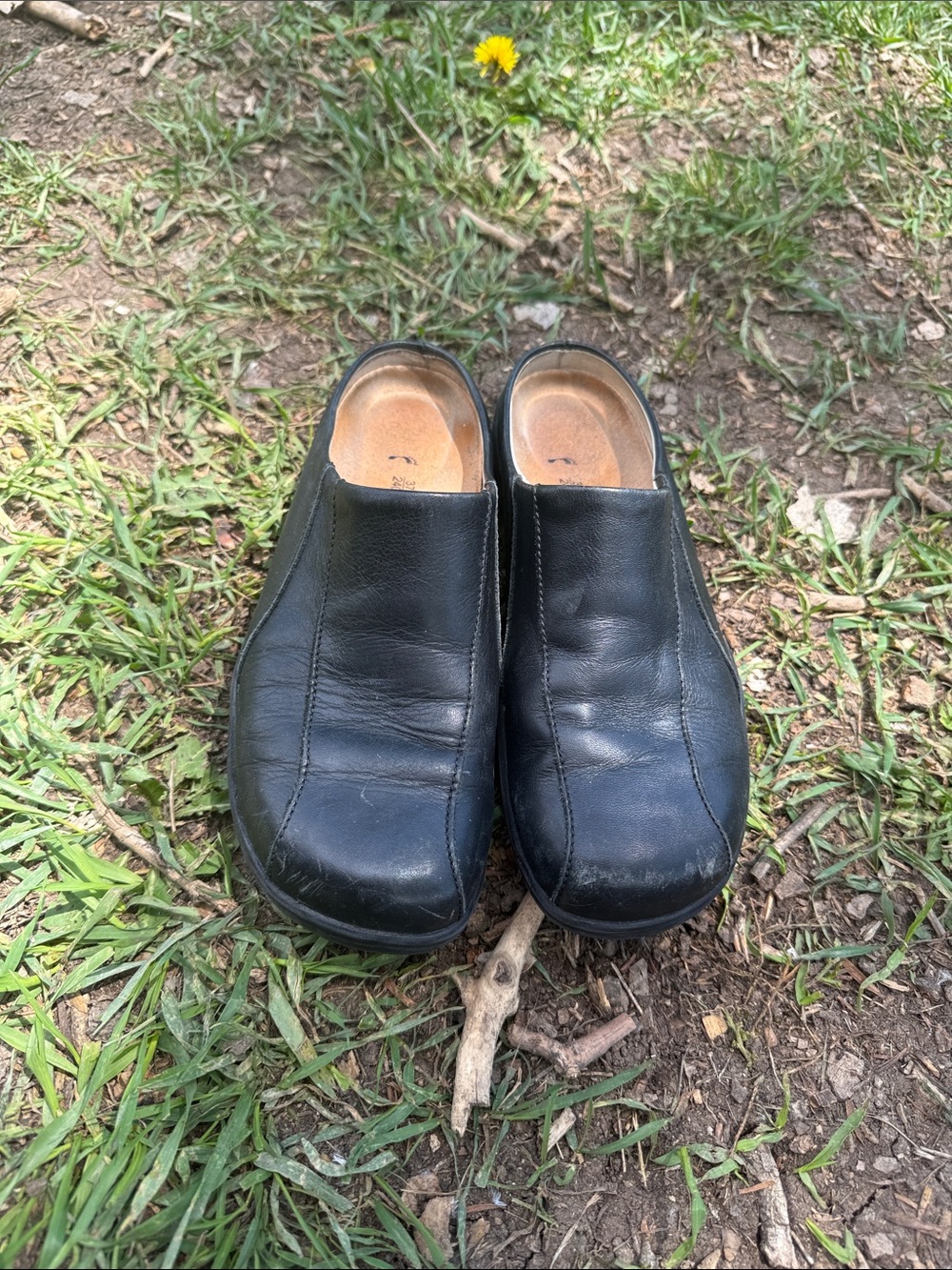 Footprints slides leather